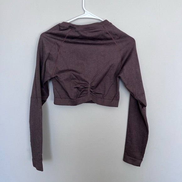 Athletic crop top - Picture 2 of 3